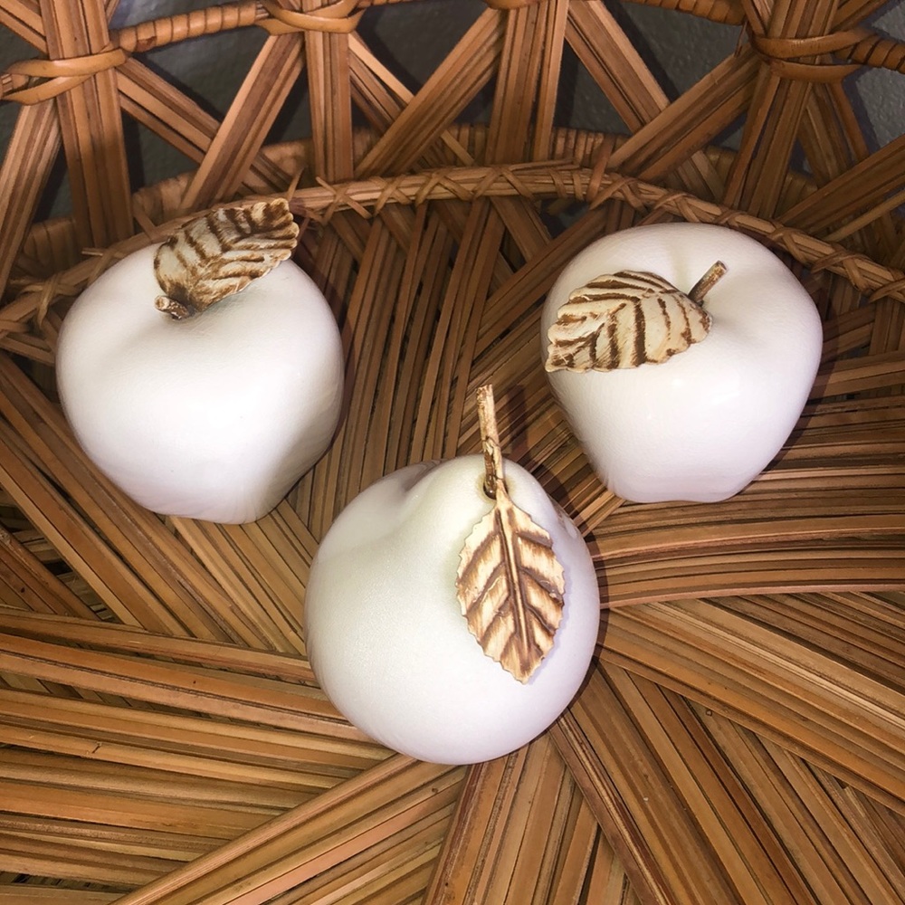 Vintage White Fruit Set - Picture 3 of 9